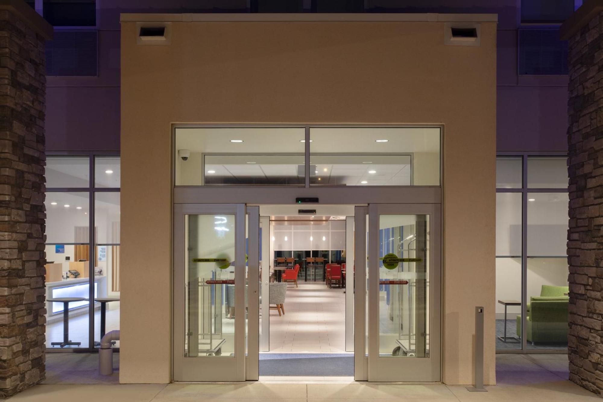 Holiday Inn Express & Suites Sioux City North - Event Center By Ihg Dakota Dunes Exterior photo